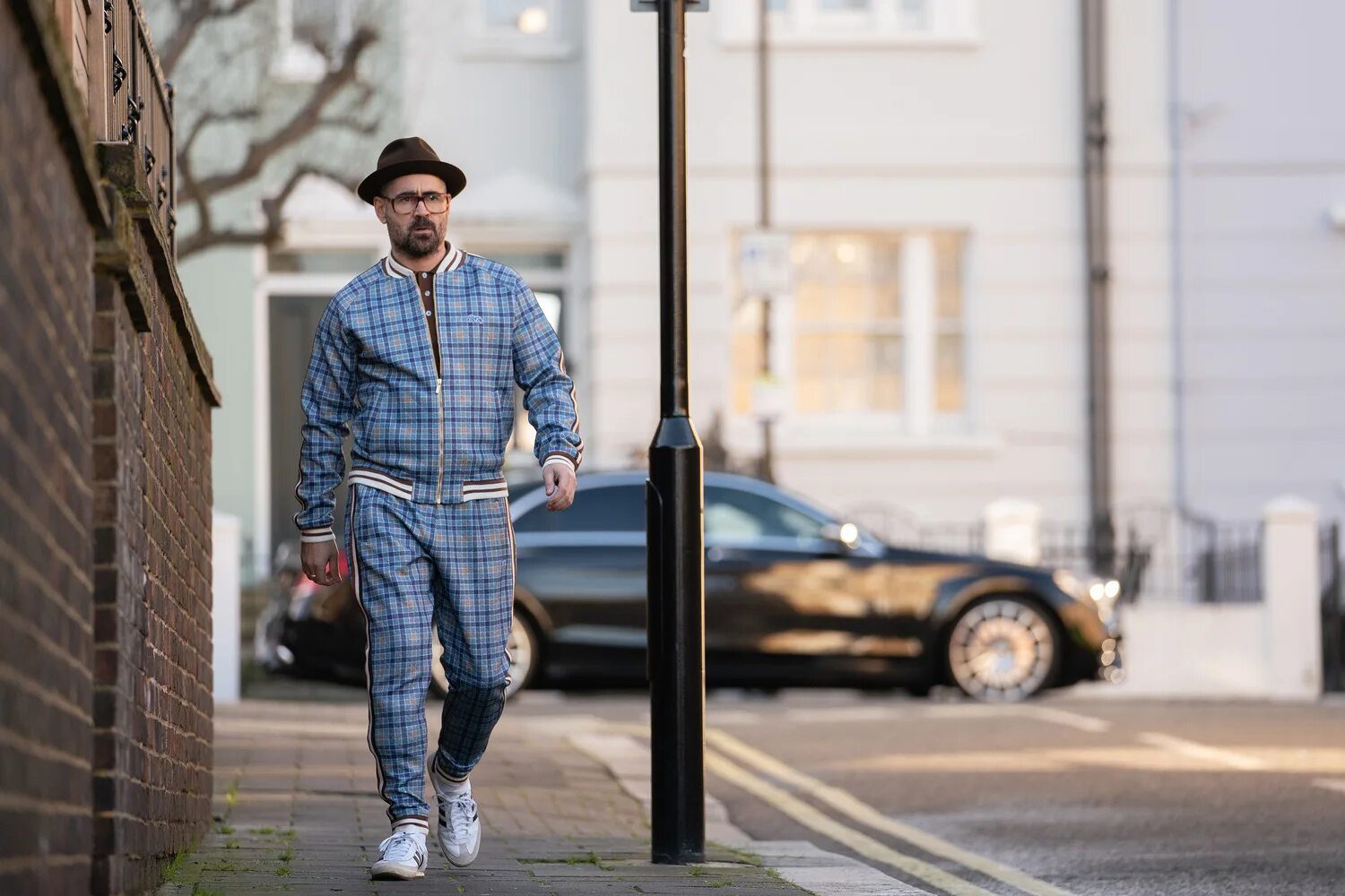 просто джентльмены. джентльмены гая ричи. микки пирсон джентльмены костюмы. джентльмены / the gentlemen (2019). джентльмены гай ричи.