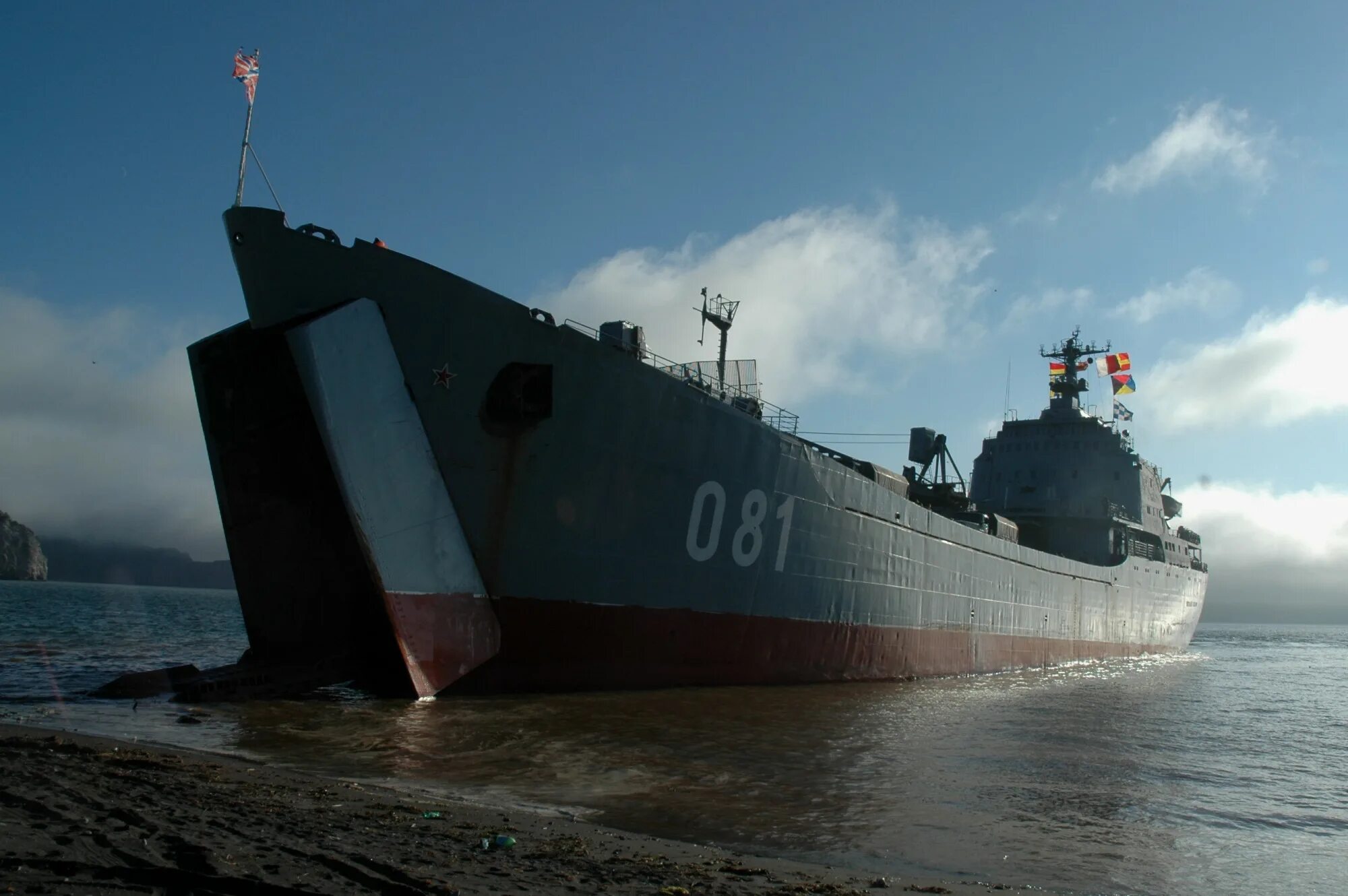 командир бдк оленегорский горняк. бдк фильченков. бдк «олененгорский горняк». "саратов" большой десантный корабль проекта 1171. бдк что это.