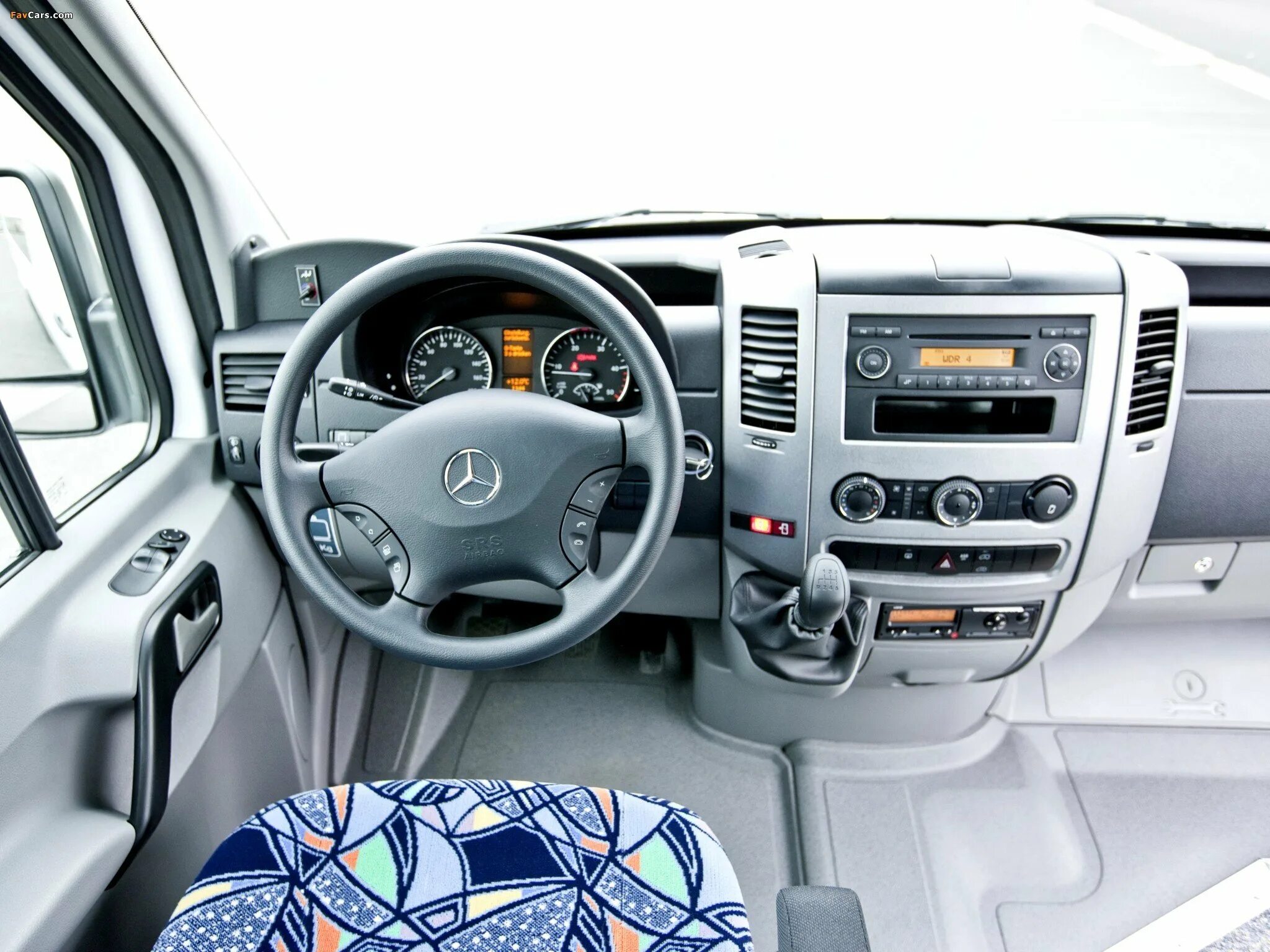 Панель sprinter. Mercedes sprinter 2008 салон. mercedes sprinter 2007 салон. mercedes-benz sprinter classic 311 cdi салон. мерседес спринтер классик 906.