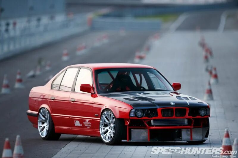 Бмв е34 тюнинг. Бмв е34 гоночная. bmw e34 red tuning. бмв е34 красная тюнинг. бмв е34 в обвесе.