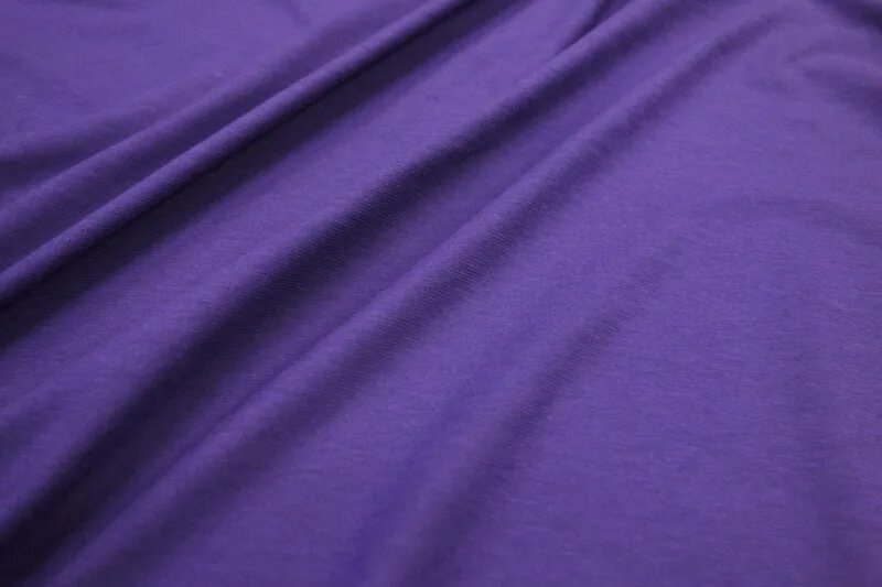 Плотный великий. Фиолетовый трикотаж. Сиреневый цвет в трикотаже. Хлопчатобумажные ткани фиолетовые. Сиреневое трикотажное полотно.