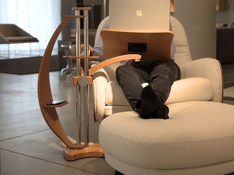 Ое кресло. Удобное кресло. Кресло со столиком. Кресло для компьютерного стола. Кресло с подставкой для ноутбука.