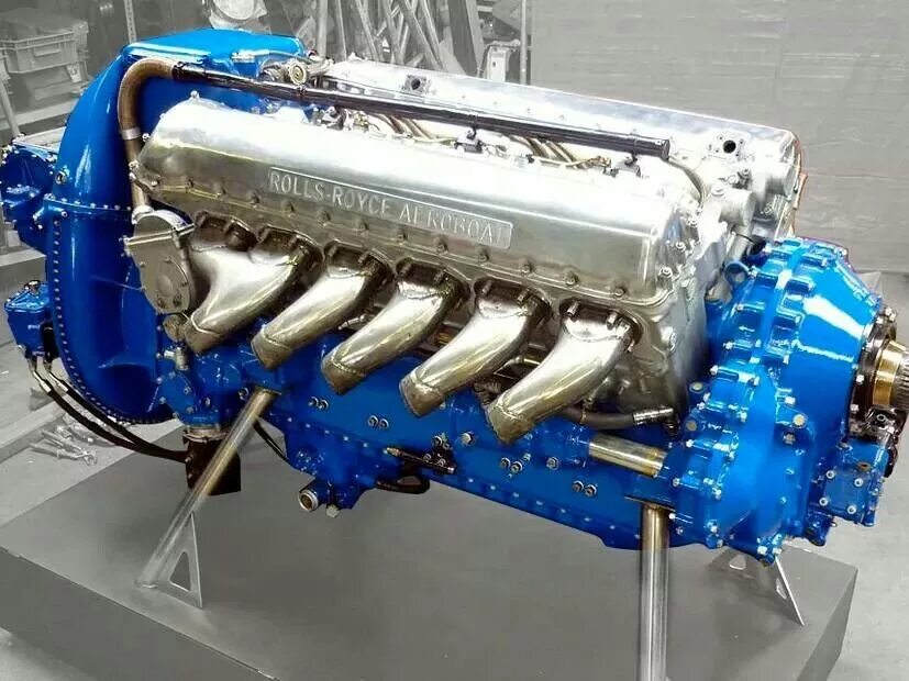 Двигатель роллс ройс. Rolls Royce Merlin v12. Двигатель Rolls-Royce v12. Двигатель Роллс Ройс v12. Rolls-Royce Merlin v12 машина.