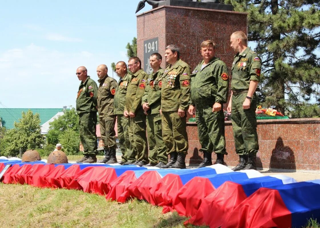 Воронежская область новости военные. Поисковый отряд Огненная дуга Белгород. Безлюдовка Шебекинский район перезахоронение. Перезахоронение останков солдат ВОВ.