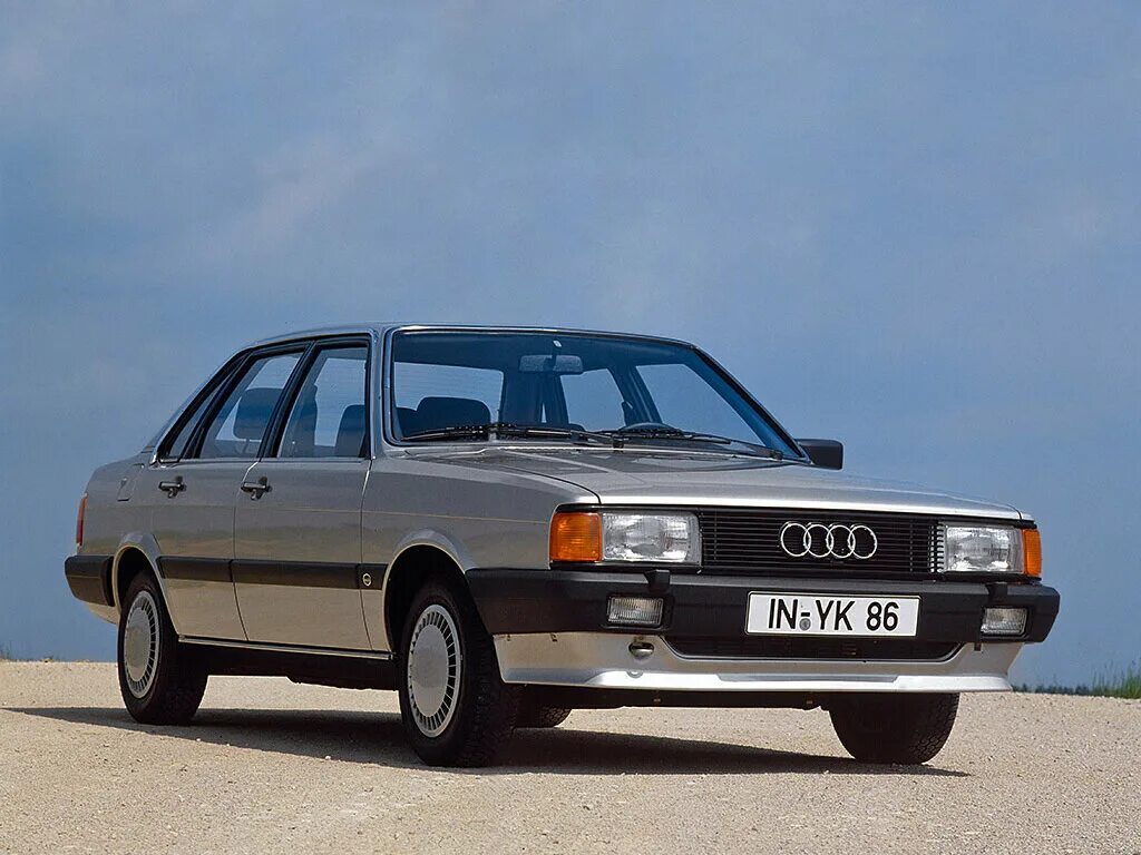 Ауди первого поколения. Audi 80 b2. Ауди 80 b1. Audi 80 b2 1990. Audi 80 b2 седан.