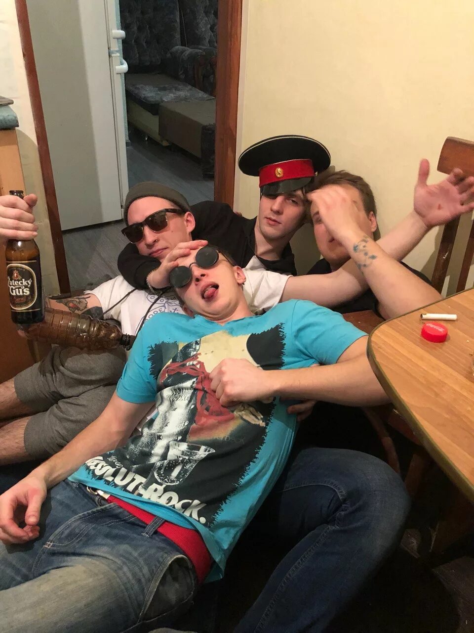 Что такое мяу на вписках. Красивые девушки на вписке. Что такое мяу на вписках. Вписка логотип. Что такое мяу на вписках.