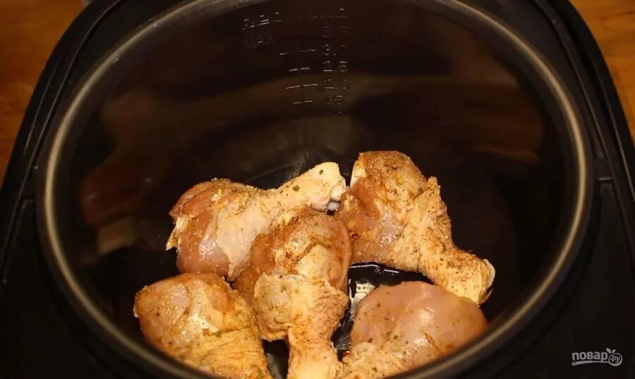 Картошка с мясом в мультиварке куры. Голень куриная с картошкой в мультиварке. куриные ножки в мультиварке рецепты с картошкой. курица с картошкой в мультиварке рецепты. рецепт приготовления куриных ножек в мультиварке.