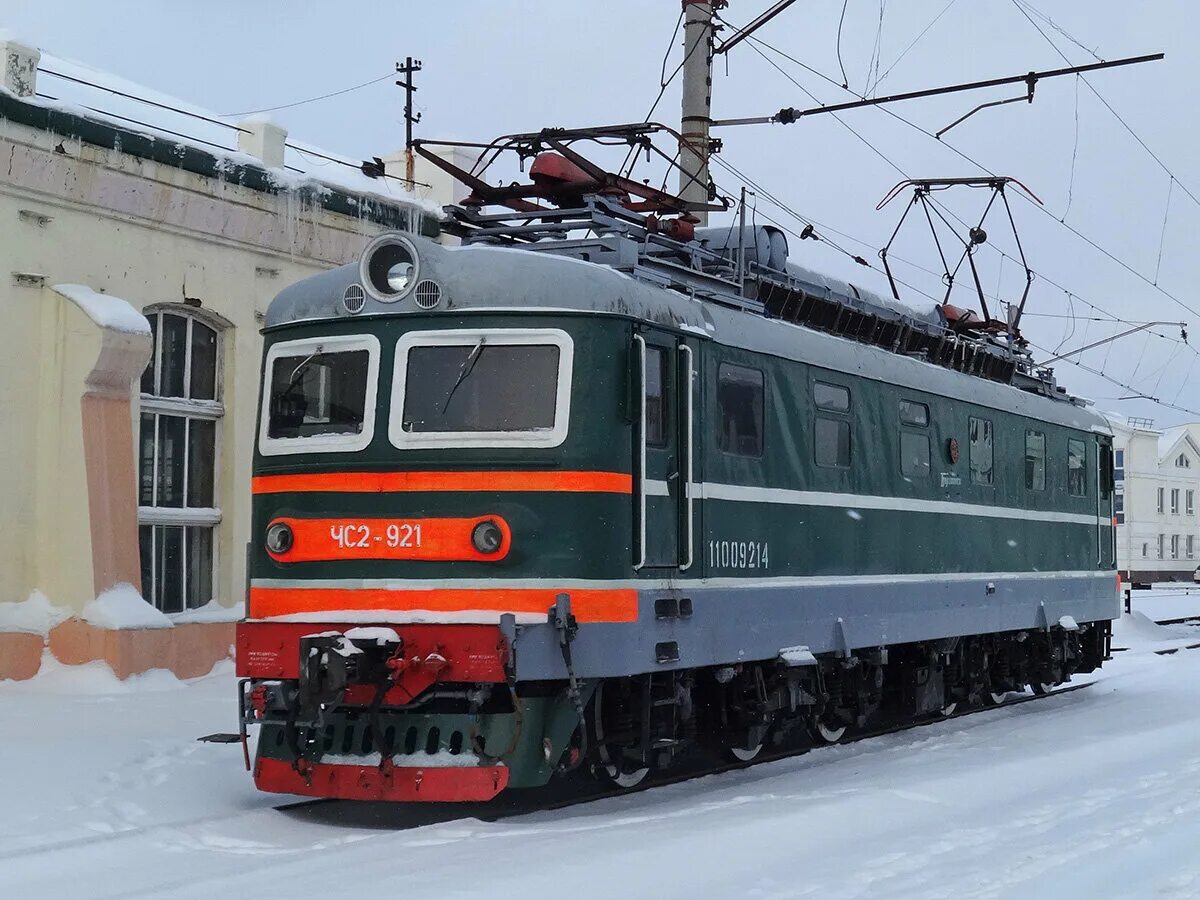 Электровозы москвы. Пассажирский Локомотив чс2. Локомотив электровоз чс2т. Skoda чс2. Электровоз чс2 760 Щербинка.