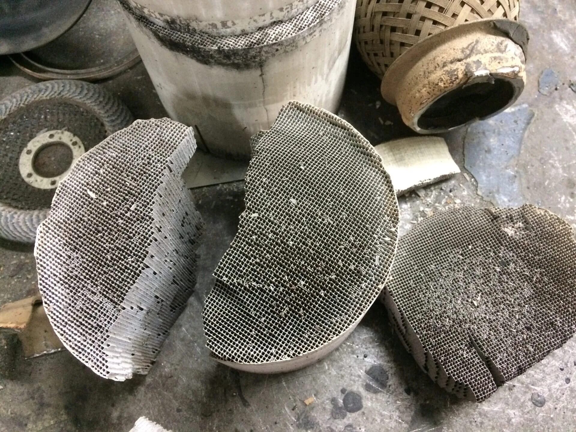 Титановый катализатор. Оксид титана катализатор. Титановые катализаторы. Катализатор оксид алюминия. Катализ оксид титана.