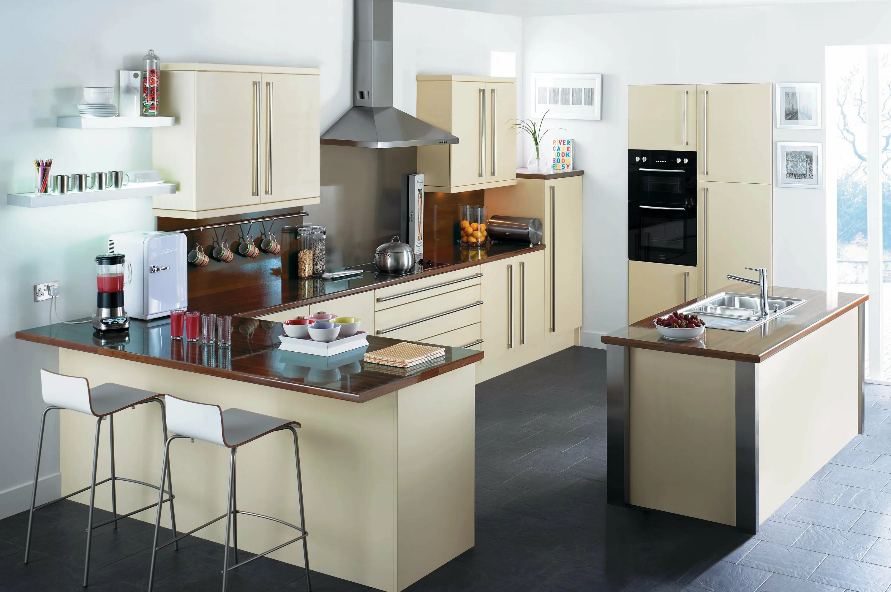 Кухни с барной стойкой. Кухня с островом. Кухонный остров. Кухонный островок. Кухонный гарнитур с островком.