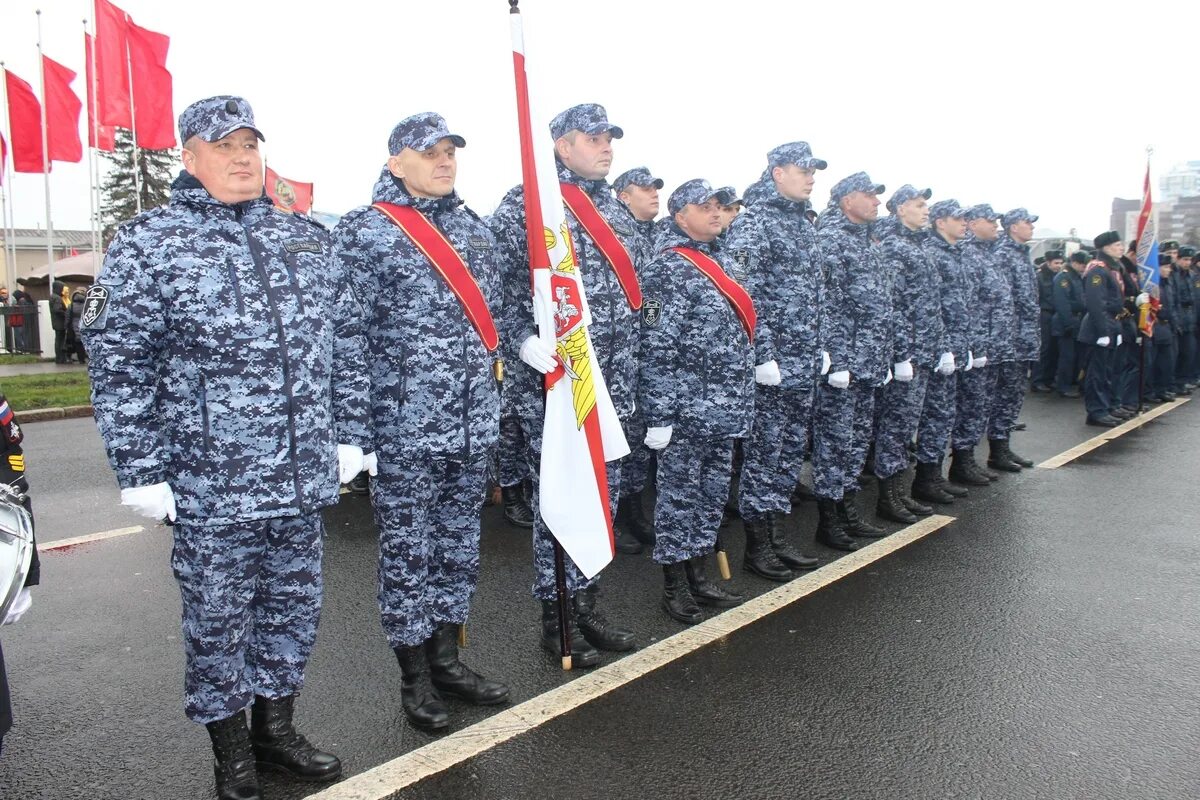 Росгвардия Самара. ОМОН ФСВНГ. ОМОН на параде. ОМОН гвардия. Росгвардия информация