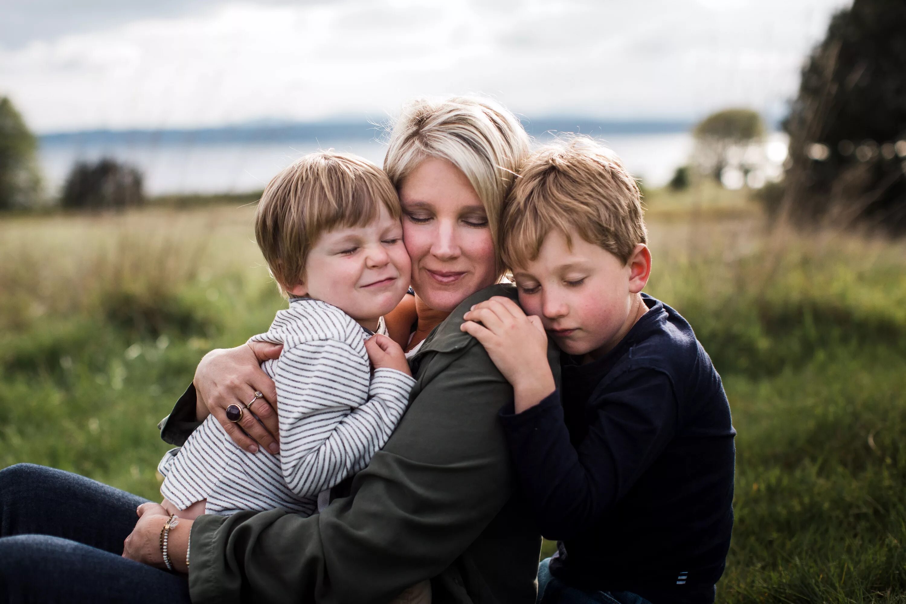 Two sons two daughters. Семейные фотографии. Частные семьи. Любительские фото семейное. Семейное фото не профессиональное.