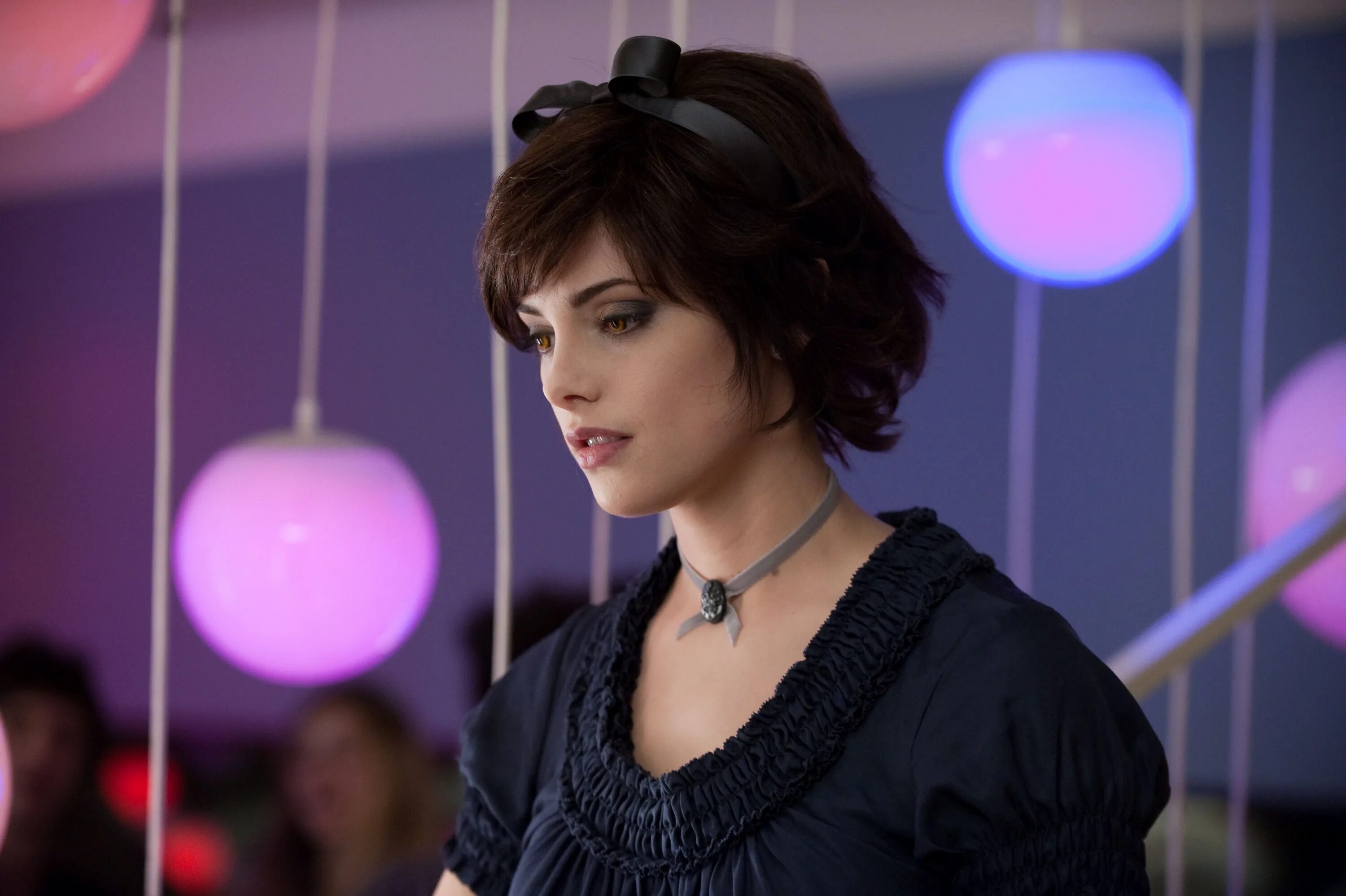 Ashley greene alice cullen. Эшли грин сумерки. Эшли грин сумерки элис. Элис кален. Эшли грин элис каллен.