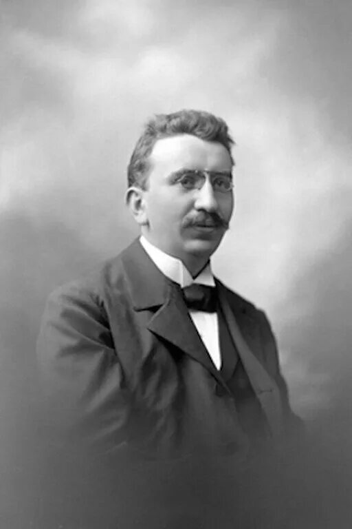 Луи люмьер. Луи и огюст люмьер. огю́ст луи́ мари́ николя́ люмье́р.