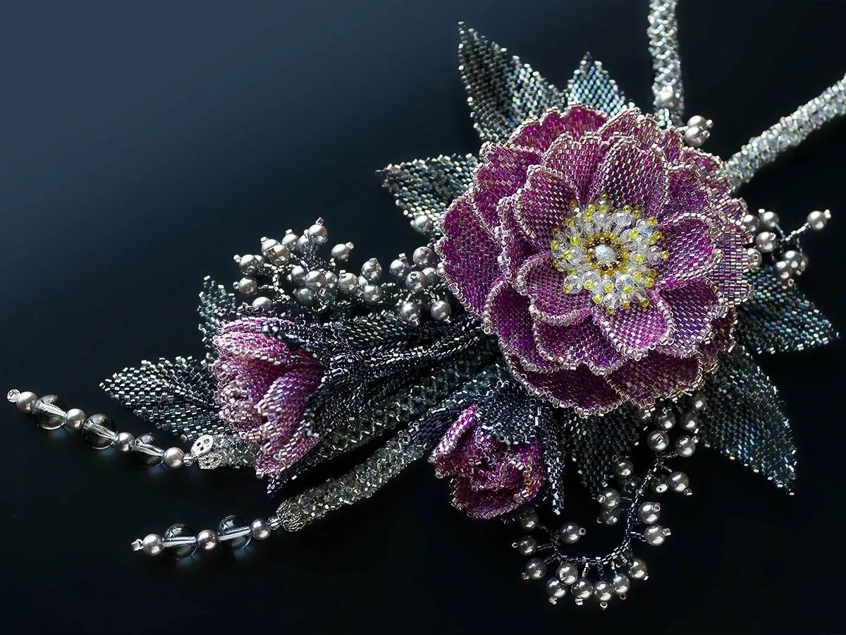 Бисер цветы из бусин. Маленькие цветочки из бисера. Заколки из бисера. Бисер объемный цветок. Kazari sakuiro схемы.