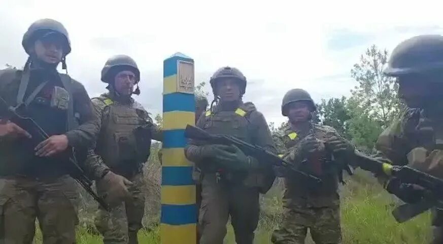 ВСУ С пограничным столбом. Украинцы на границе. Границы ВСУ. Выход украины на границу