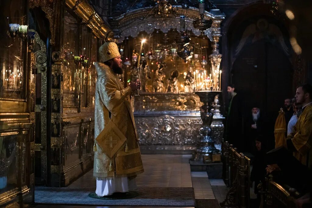 8 октября в троице-сергиевой лавре. Патриарх кирилл богослужение в троице-сергиевой лавре. Свято-троицкая сергиева лавра литургия. 8 октября 2022г в троице-сергиевой лавре. Литургия свято троицкой сергиевой лавры.