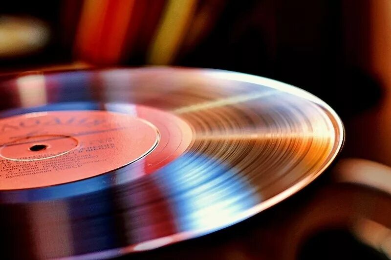 Диски со спинерами r18. Красивые пластинки. Музыкальная передача крутятся диски. Диски автомобильные крутящиеся. Крутятся диски.