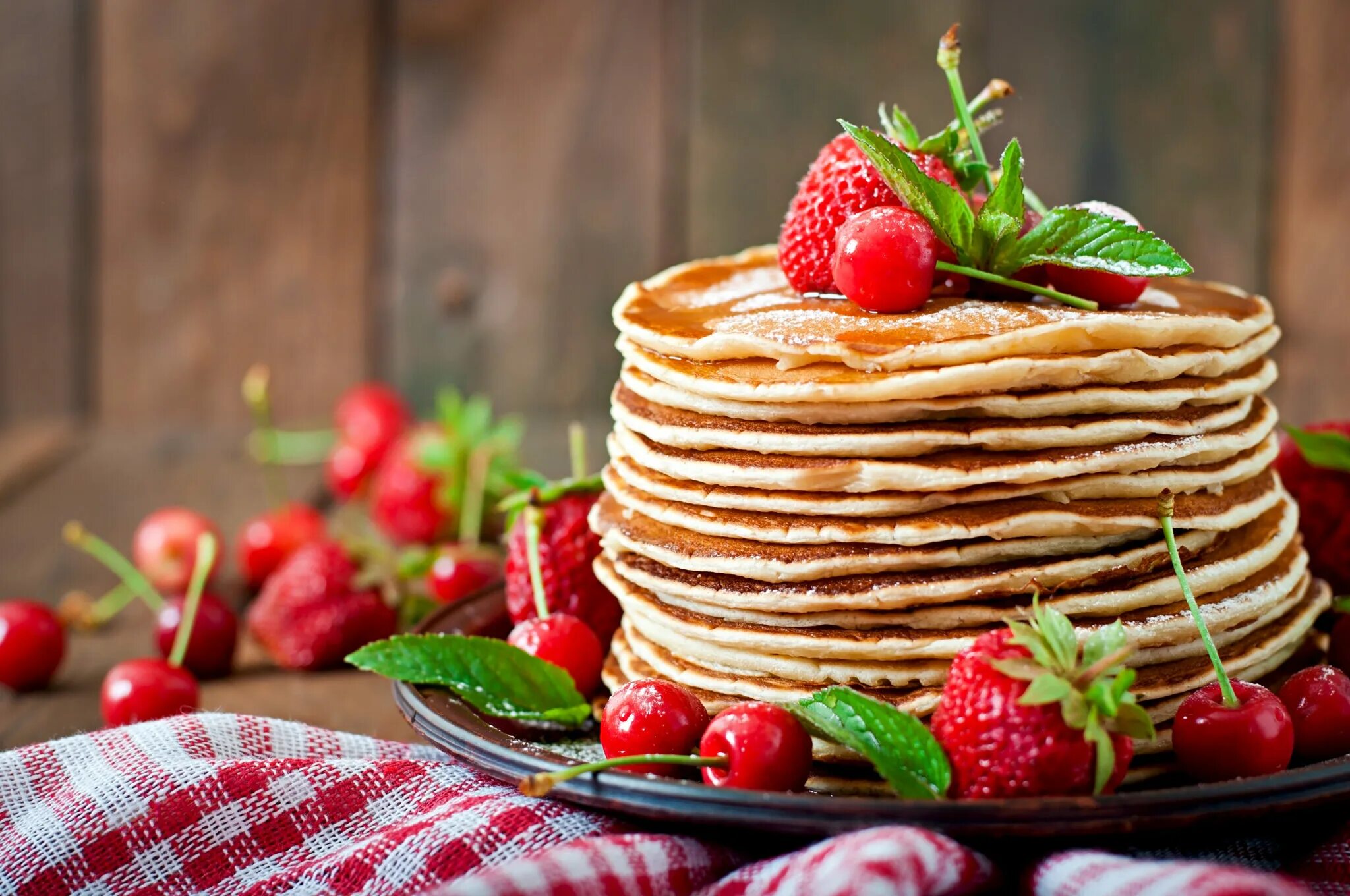 Необыкновенно вкусные блины. Красивые блины. блины с ягодами. масленица ягода.