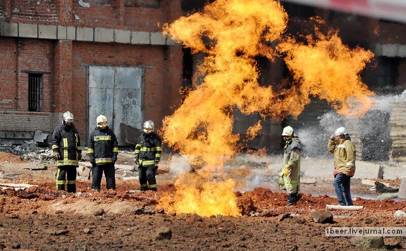 Пожар на газопроводе. Пожар на производстве. Аварии на коммунальных газопроводах. ЧС на объектах коммунального хозяйства. Аварии на объектах народного хозяйства