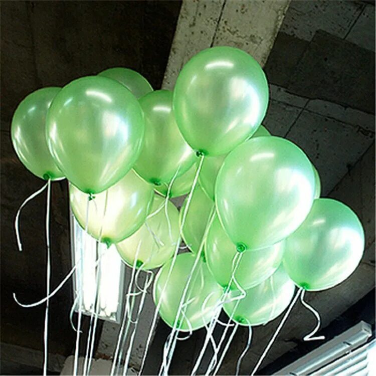Надуваем зеленые воздушные шарики. Зеленые шары. Салатовые шары воздушные. Зеленый воздушный шарик. Воздушные шары желто зеленые.