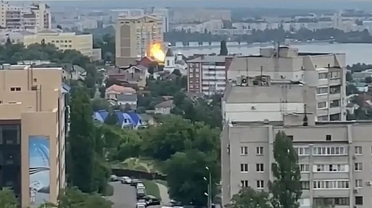 Беспилотник в воронеже вчера. Многоэтажные дома. взрыв беспилотника в воронеже. взорванное здание в украине. в воронеже взорвали дом.