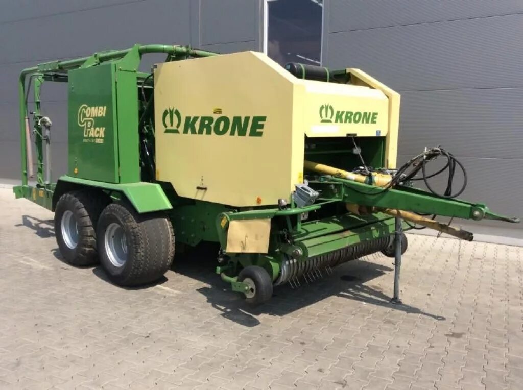 Пресс подборщик кроне. Пресс-подборщик Combi Pack Krone. Пресс-подборщик Krone 150. Шильдик пресс подборщик Кроне. Krone пресс подборщик FS 13.