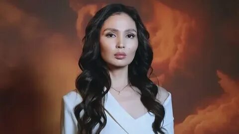 Нудистер жағажайда әзілдеп жүр