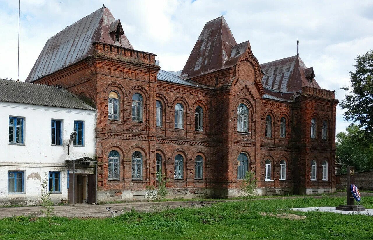 Юрьев польский 1 мая. Богадельня Мещериных Юрьев-польский. Больница Юрьев польский. Постоялый двор Шевелкиных Юрьев польский. Мальшинская богадельня Рязань.