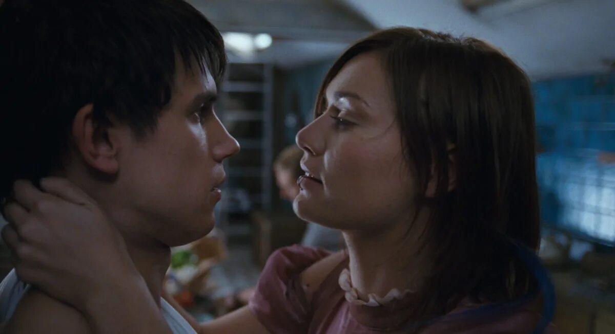 Закрытое пространство фильм. Леонид бичевин. Закрытые пространства 2008 мария машкова. Запертые пространства. Примеры замкнутых пространств.