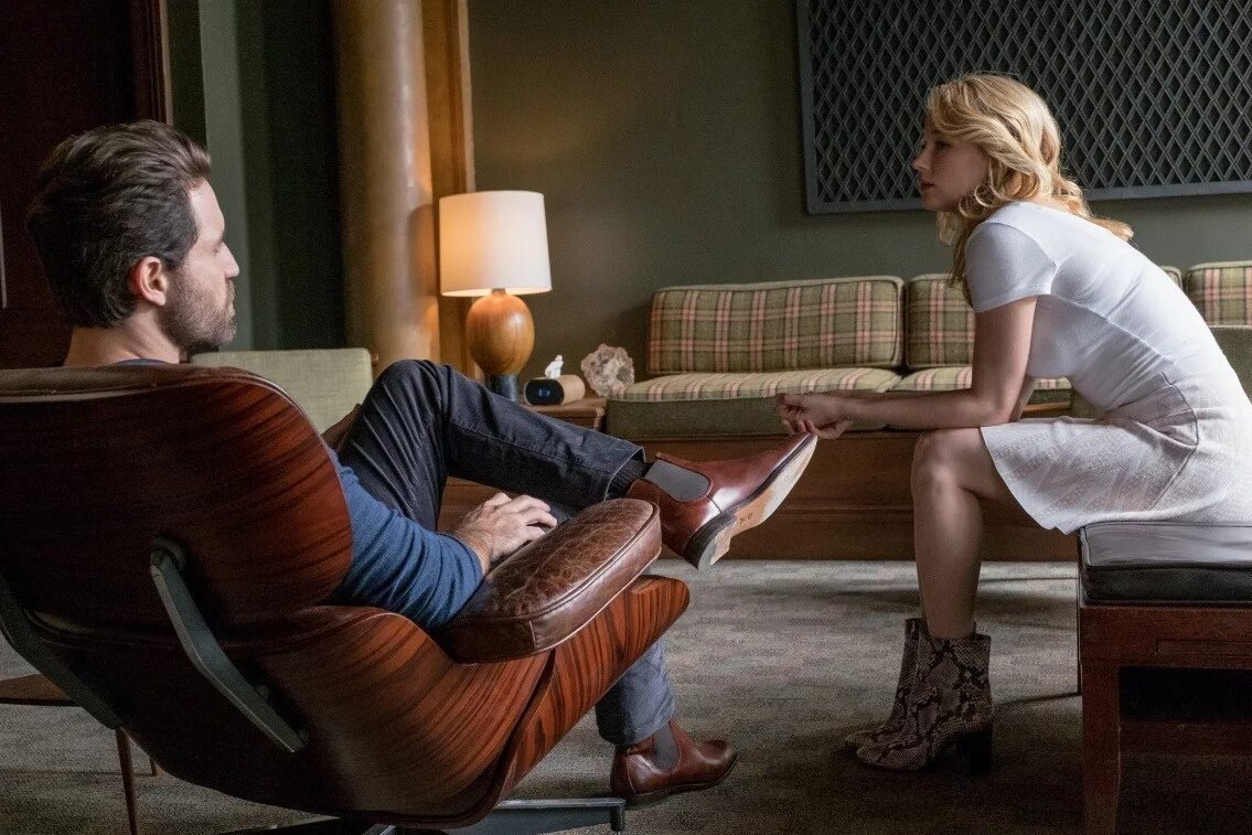 Где девушка в поезде. Где девушка в поезде. Красивая женщина в поезде. Где девушка в поезде. Где девушка в поезде.