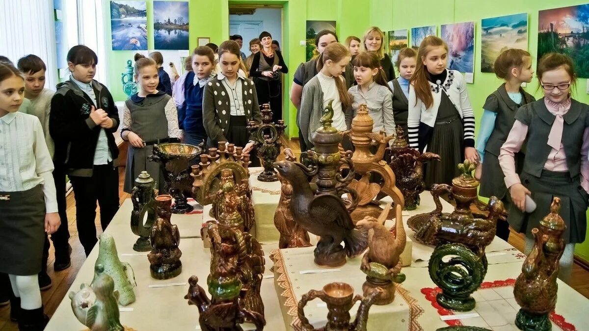 Гончарное производство фото. Гончарное производство. Шахтинская керамика завод. Завод керамики. Семикаракорская керамика чайник.