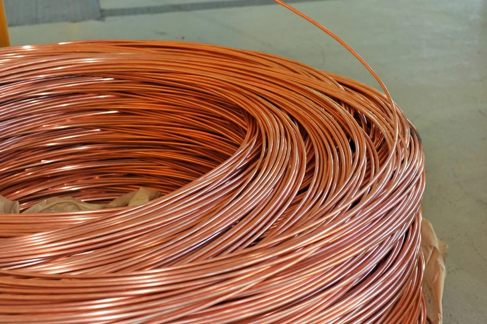 Медный совершить. Катанка медная кмор. Медный совершить. Проволока медная пмт 3х25. Медная проволока.