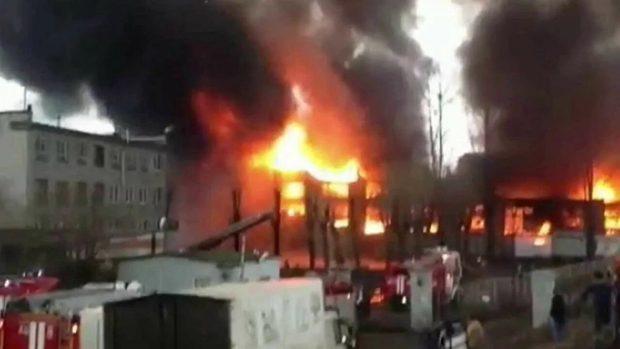 Пожары. Невская мануфактура санкт-петербург пожар. Невская мануфактура пожар. Пожар в санкт-петербурге на октябрьской набережной. Невская мануфактура санкт-петербург пожар.