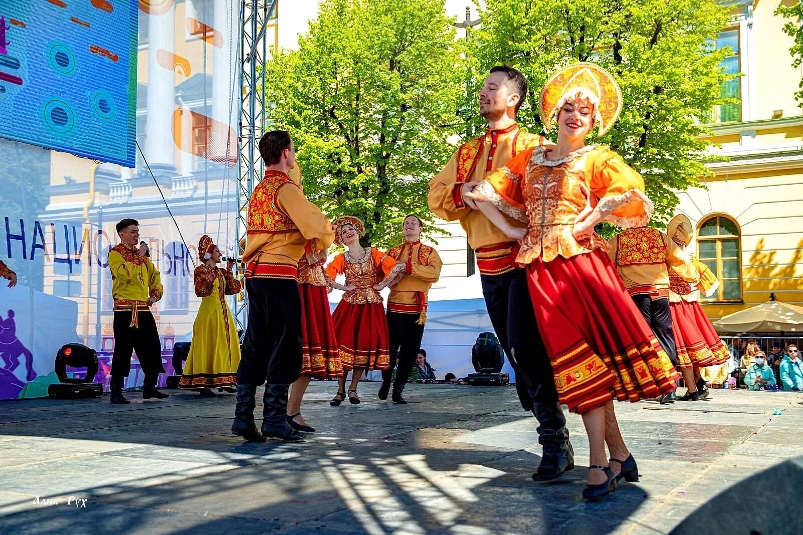 День народного единства история. С праздником 4 ноября день народного единства. Крещение господне презентация. Троица кратко. 4 ноября 1612 года воины народного ополчения.
