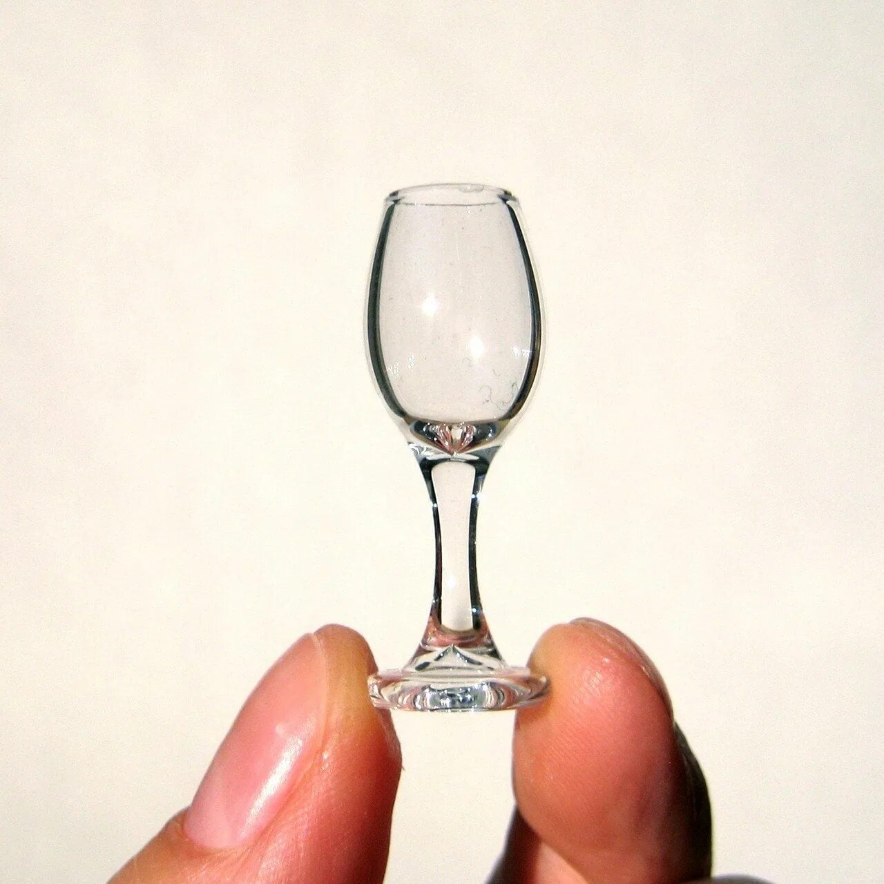 Фото бокалы на фоне моря. Бокала мало. Декантер wine glass. Большие бокалы. Винтер вайн вино.