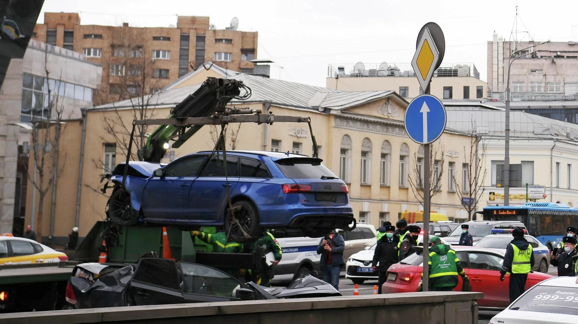 Авария на ново садовой. ДТП на садовом кольце 01 04 2021.