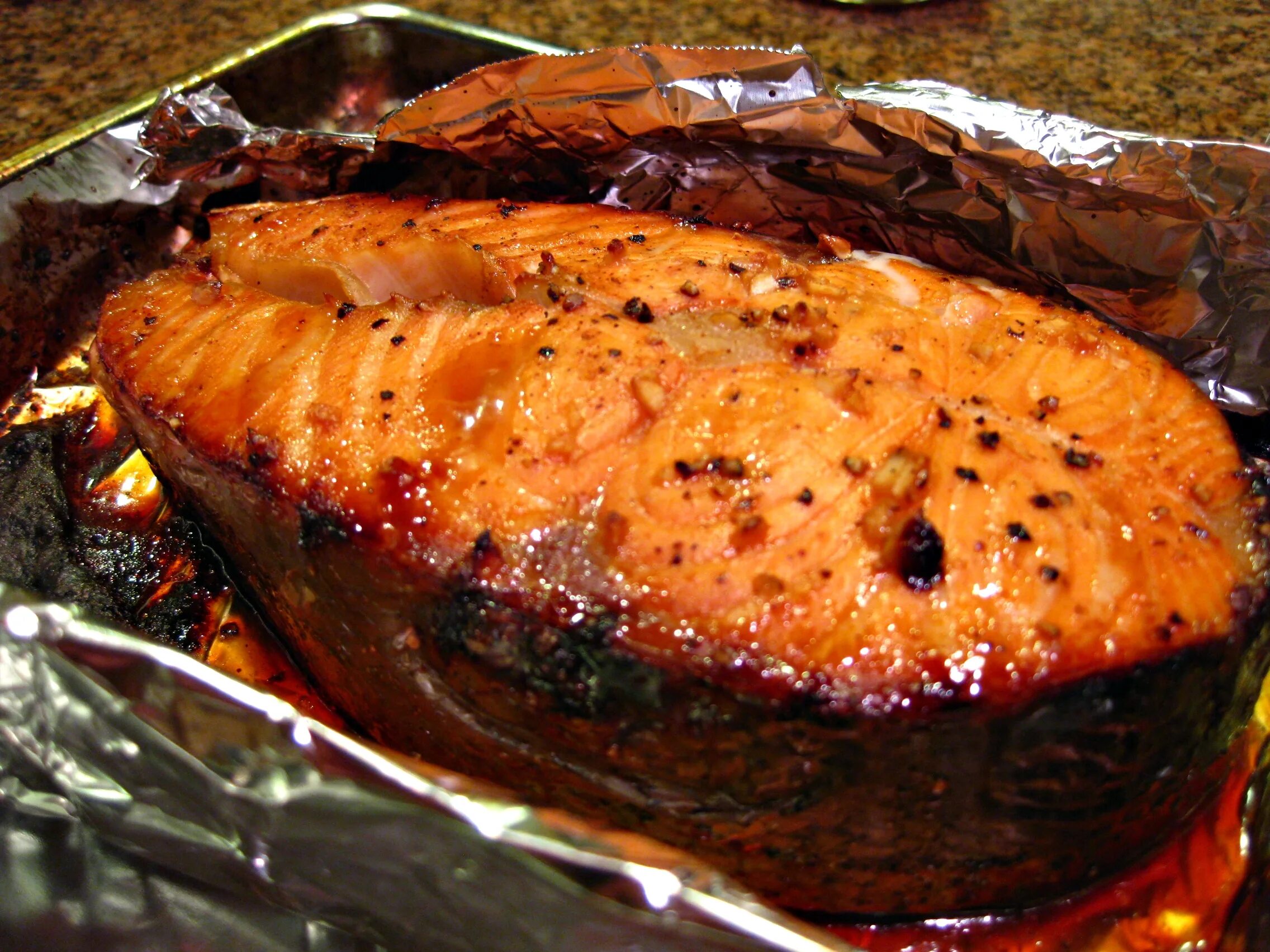Приготовление печеного. Что запечь в духовке. Рыба в духовке. Красная рыба запеченная в духовке. Печеная рыба.