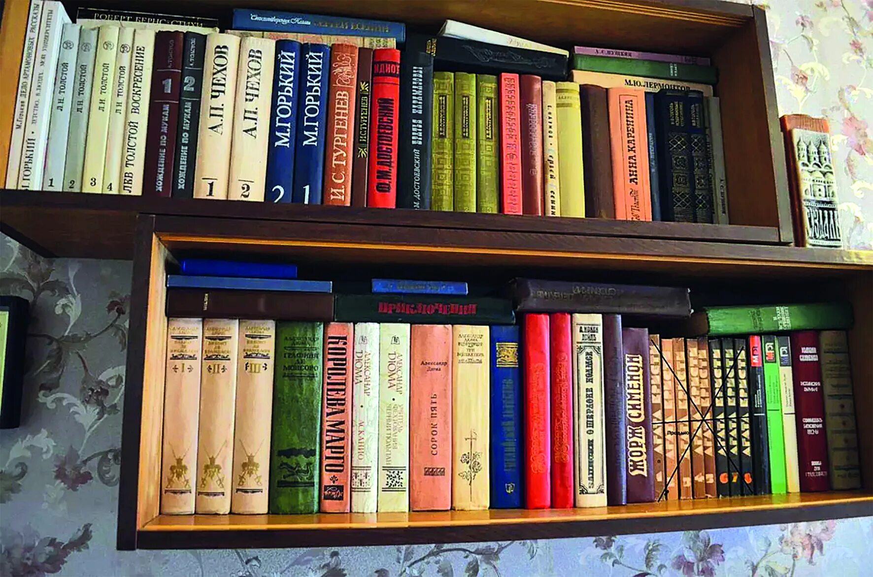 Стеллаж для книг. Полки для книг. Полка для книг. Полки для книг. Старинный стеллаж с книгами.