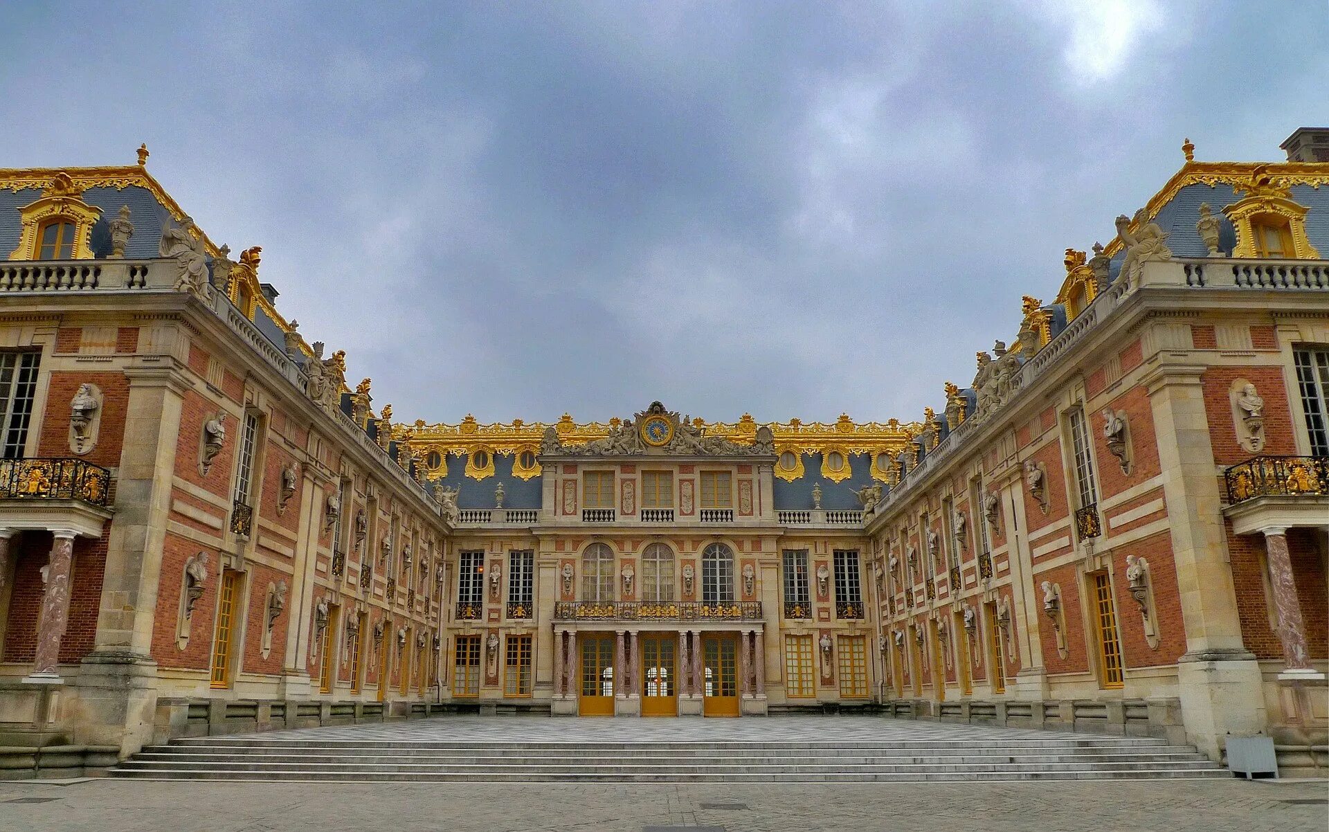 Королевский версаль. Версальский дворец. Версаль. Шато де Версаль, Франция. Шато Версальского дворца. Дворцы Франции Версаль фасад.