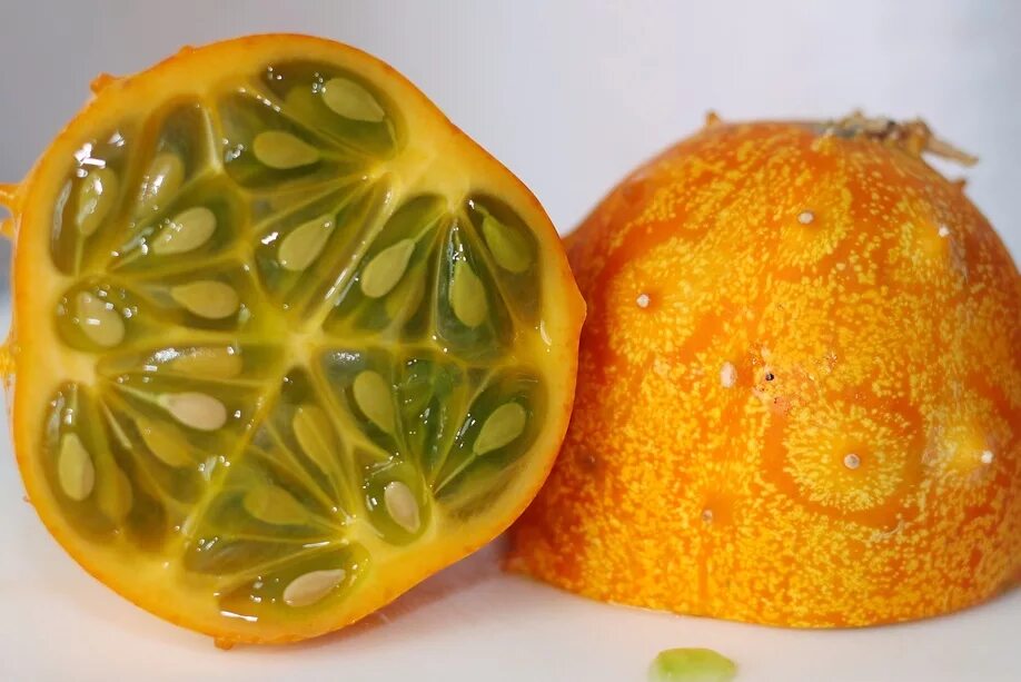 Фрукт желтый похож