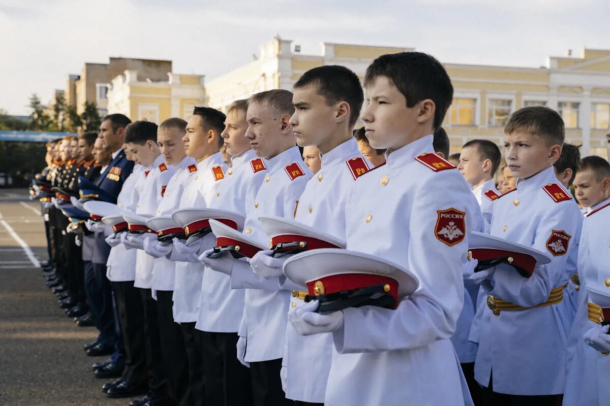 Кадетскую инженерную школу. Омский кадетский военный корпус, Омск. Омский кадетский корпус 2021. Омский кадетский военный корпус 2021. Омский кадетский корпус 1813.