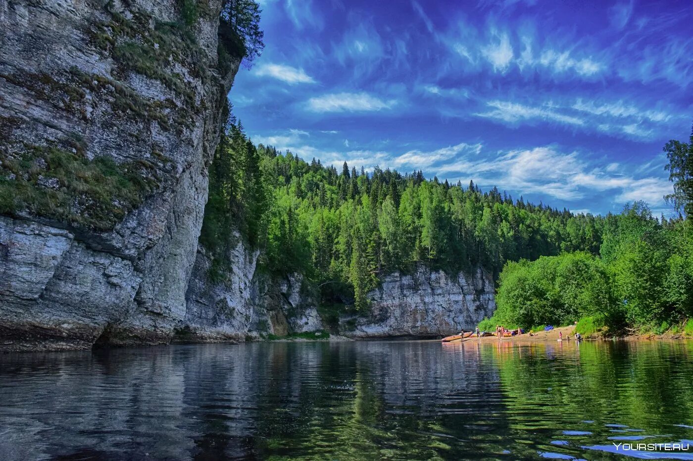 Река Усьва Пермский край. На реке Усьва камень Омутной. Омутный камень Усьва Пермский край. Урал река Усьва. Чусовая река россии