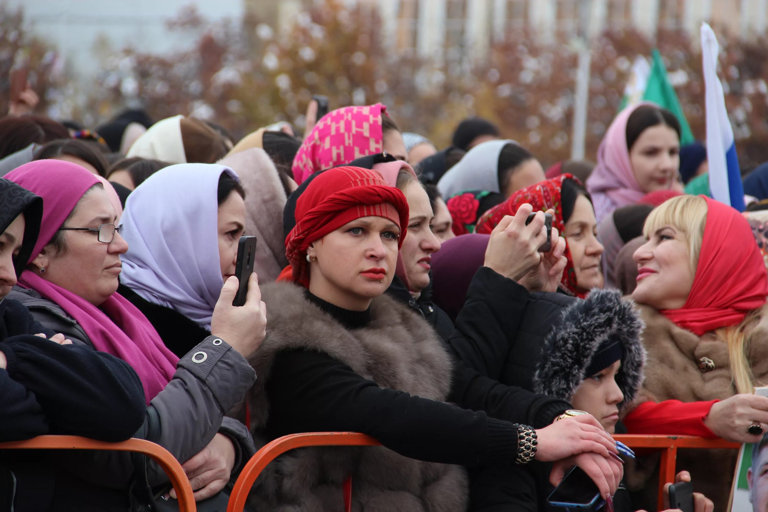 Погода в грозном на часы. Сегодняшний митинг в Грозном. Сегодняшние события в Грозном. Грозный сегодня. Жители Грозного.