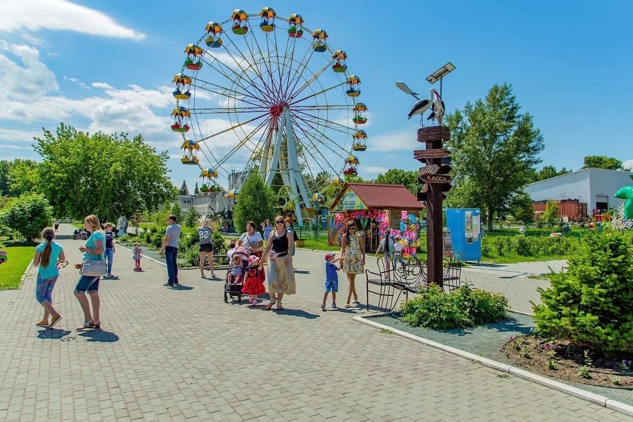 Включи парк. Центральный парк Барнаул. Город Барнаул парк Арлекино. Аттракционы в парке Арлекино Барнаул. ПКИО Центральный Барнаул.