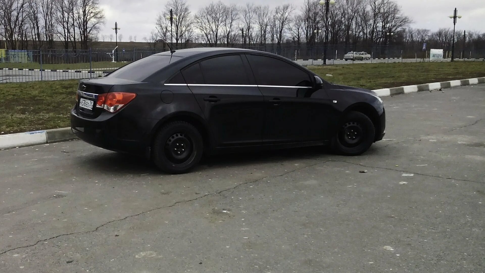 Тонировка шевроле круз. Cruze хэтчбек черный тонированный. Белый шевроле круз в тонировке. Шевроле круз черный тонированный. Chevrolet cruze тонировка.