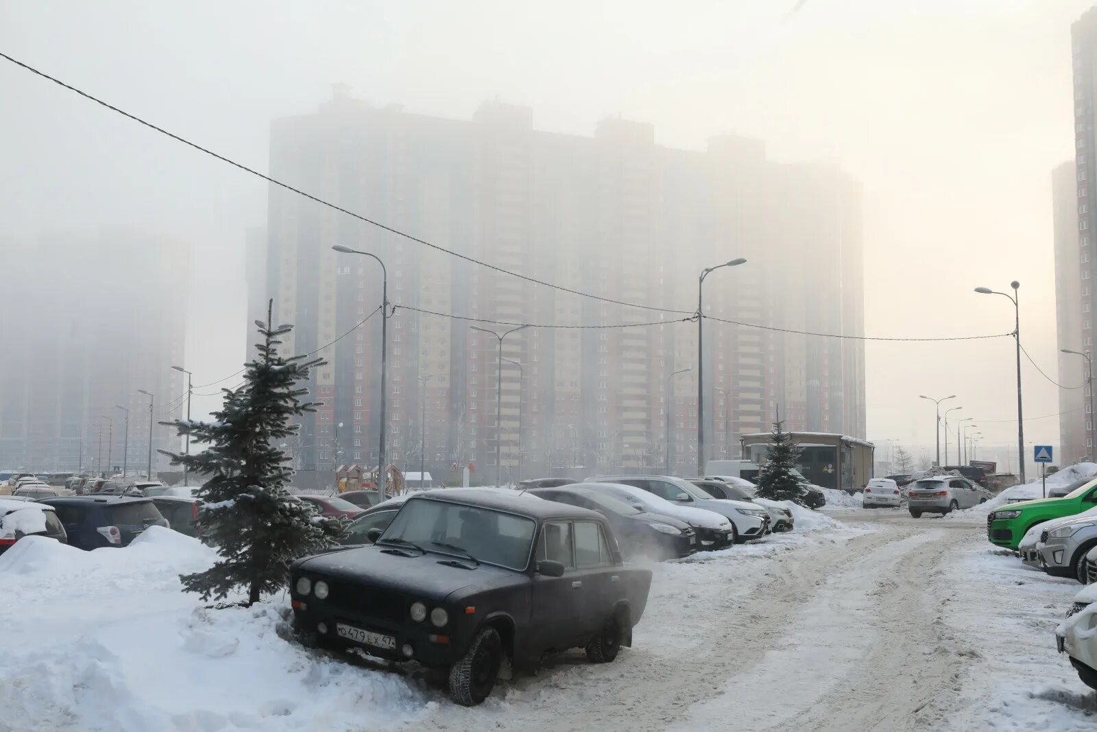 5 января 2023 г. Туман зимой в городе. Зимний туман в городе. Туманная зима город. Туман зима город.