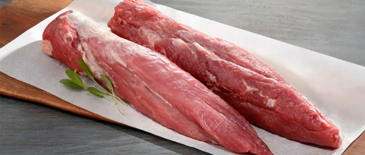 Свиная вырезка ивлев. Форма вырезки свинины. Копченое мясо в специях. Запеченная свиная вырезка рецепт. Свиная вырезка с манго чили.