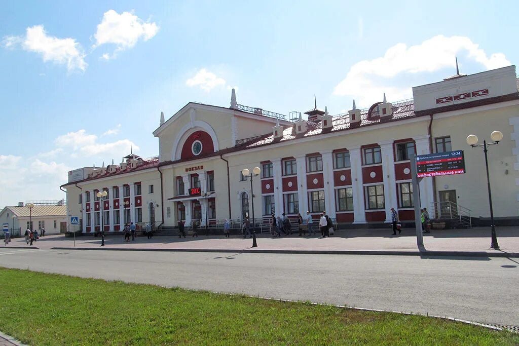 Город татарск какая. ЖД вокзал Татарск. Татарск Новосибирская область вокзал. Новосибирск Татарск вокзал. Татарск площадь.