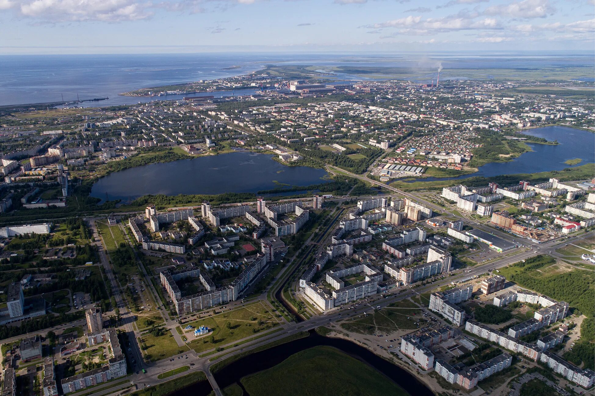 На какой реке стоит северодвинск. Топографическая карта архангельска. Северодвинск вид на завод. Северодвинск центр атомного судостроения. Архангельск на карте россии с городами.